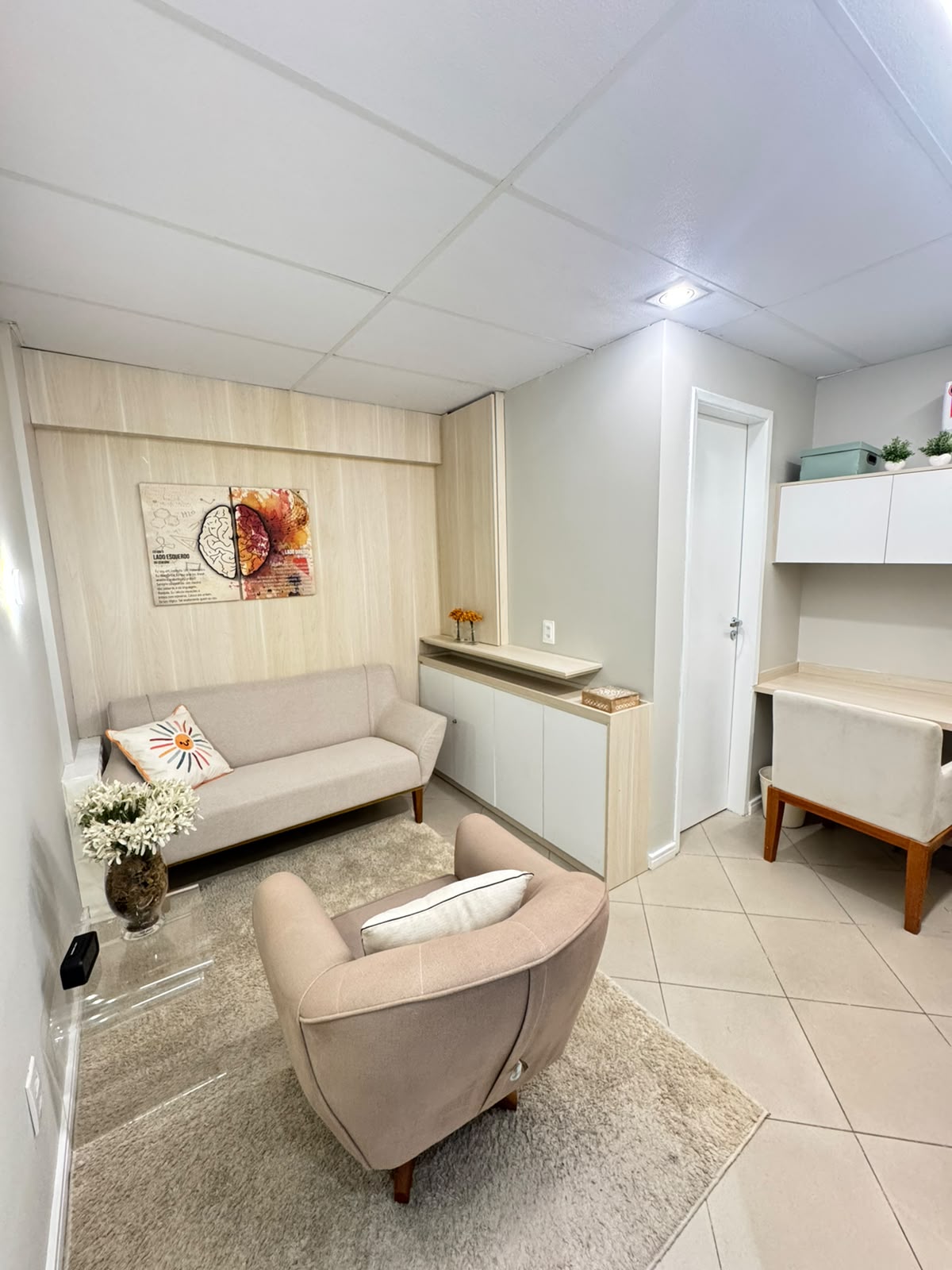 Sala de atendimento com poltronas confortáveis e ambiente reservado